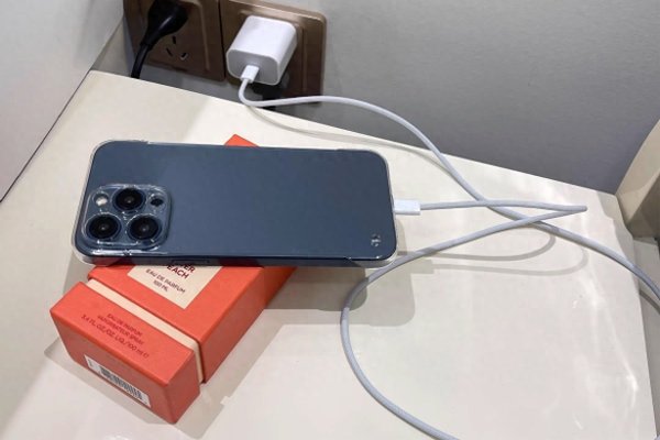 炒股配资咨询 手机充电一整夜会伤电池吗? 说说苹果iPhone用户的疑惑来自哪里